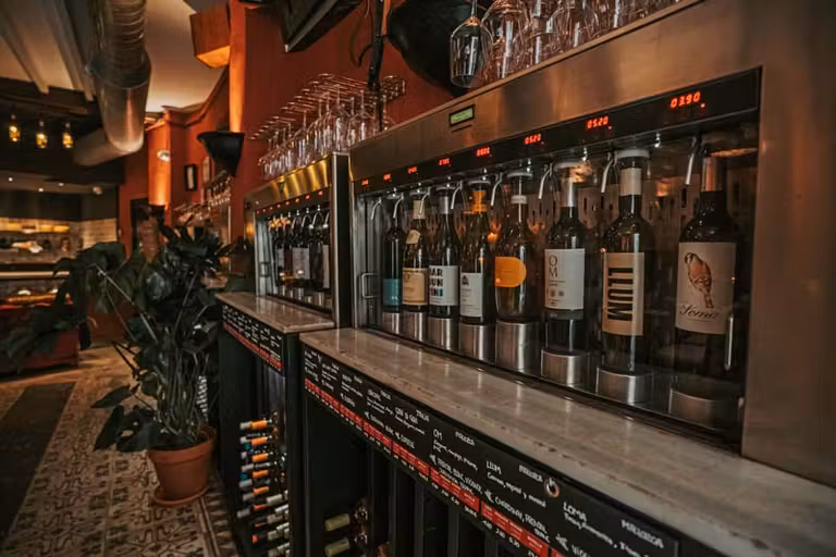 vinos refrigerados en la vinoteca Wineing