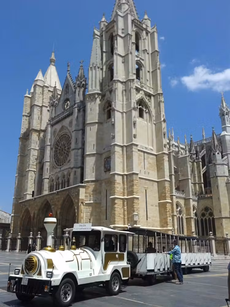 tren turistico leon viajes en familia