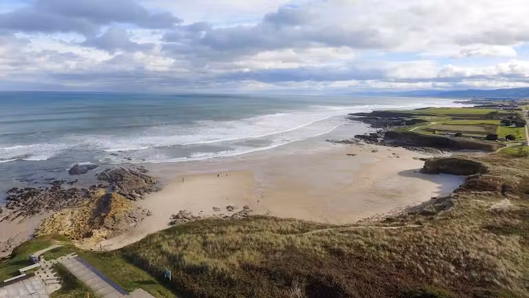 Playa de Peizás, en el pueblo de Foz.