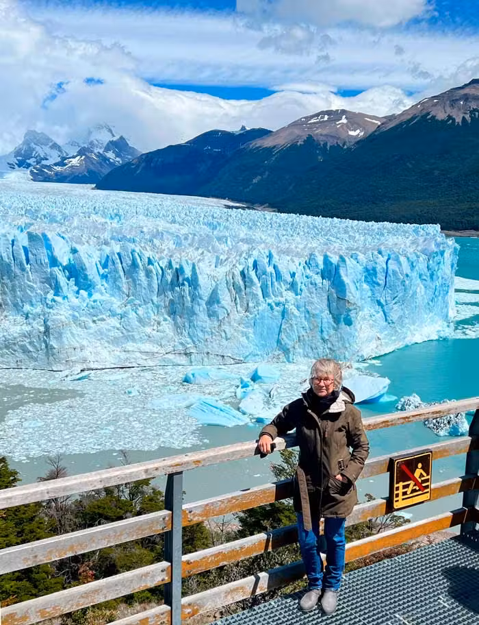 Sania en las pasarelas del glaciar Perito Moreno.