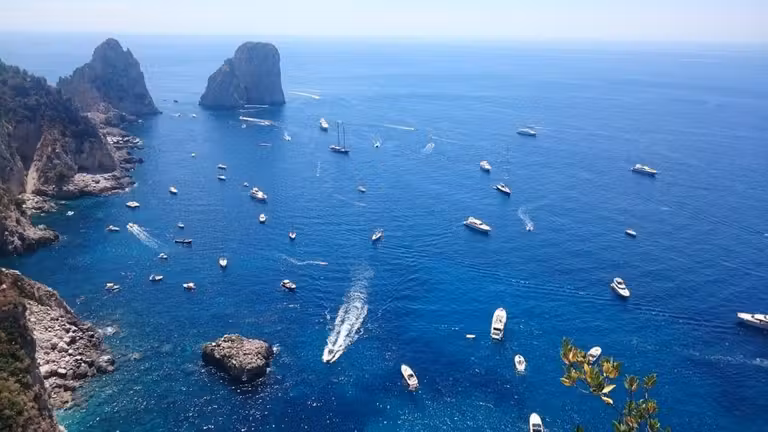 Bahía en Capri con yates