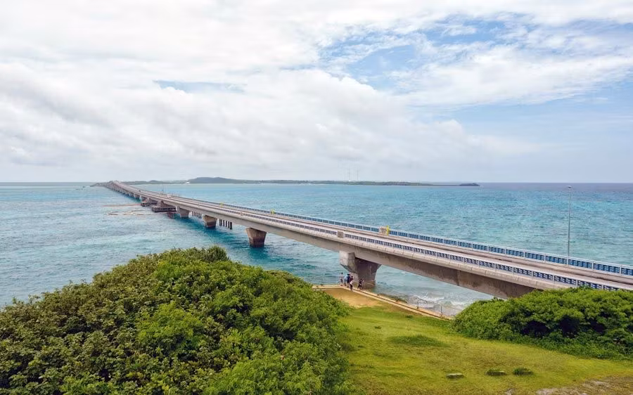 Puente de Ikemajima, en Okinawa