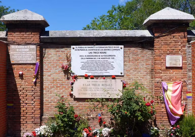muro trece rosas, cementerio almudena