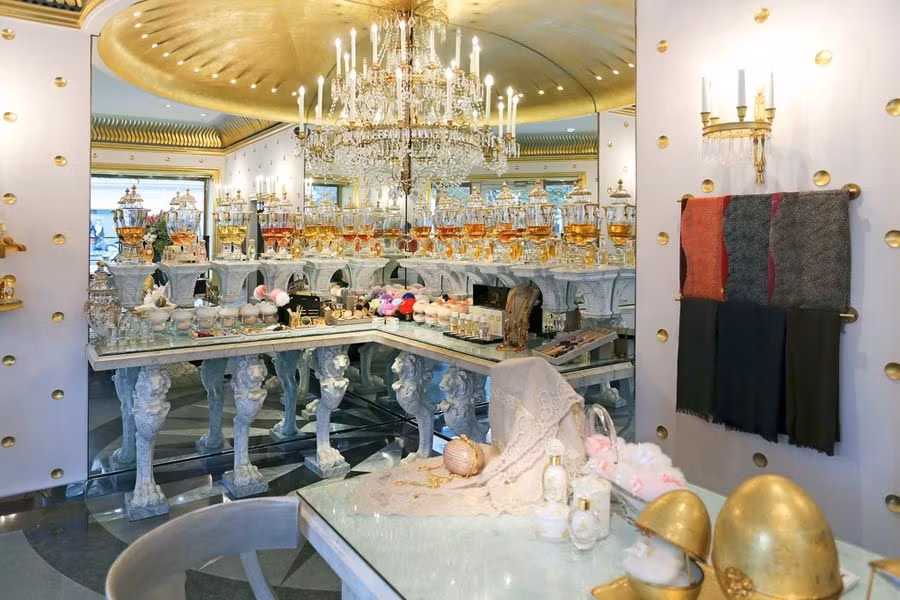 Perfumería Caron en la Avenida Montaigne de París