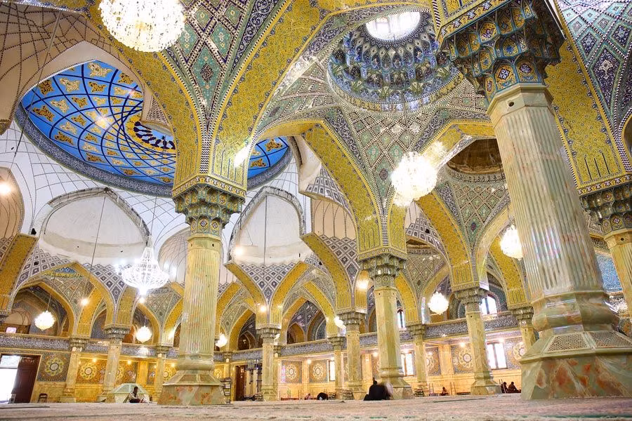 Interior del santuario de Hazrat-e Masumeh, donde se encuentra el mausoleo de Fátima.