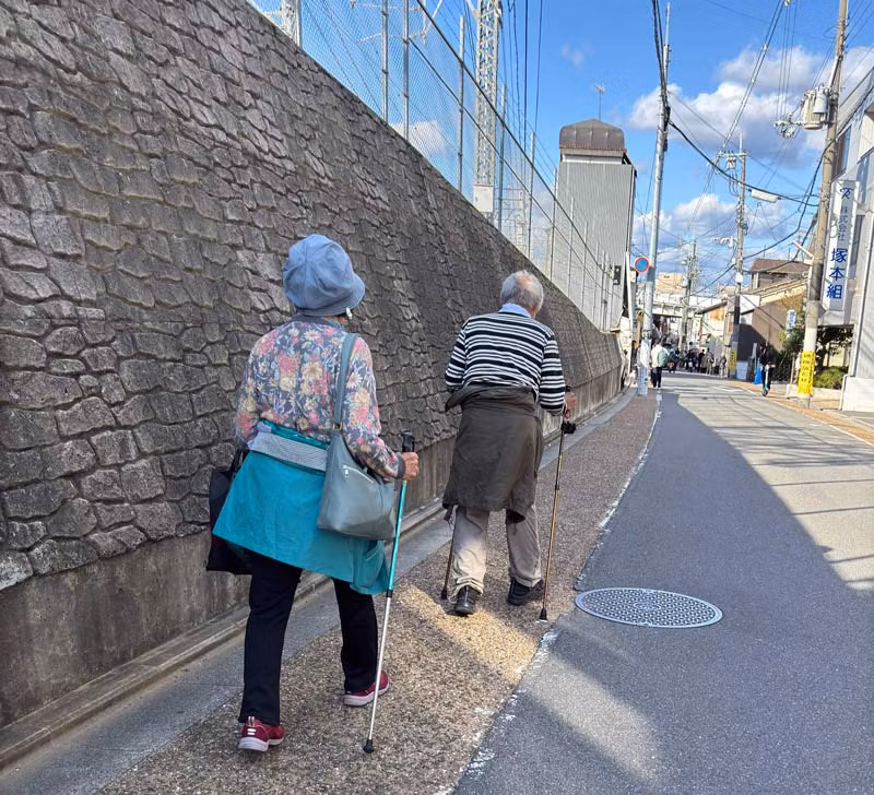 En Japón, las personas mayores tratan de mantenerse activas.