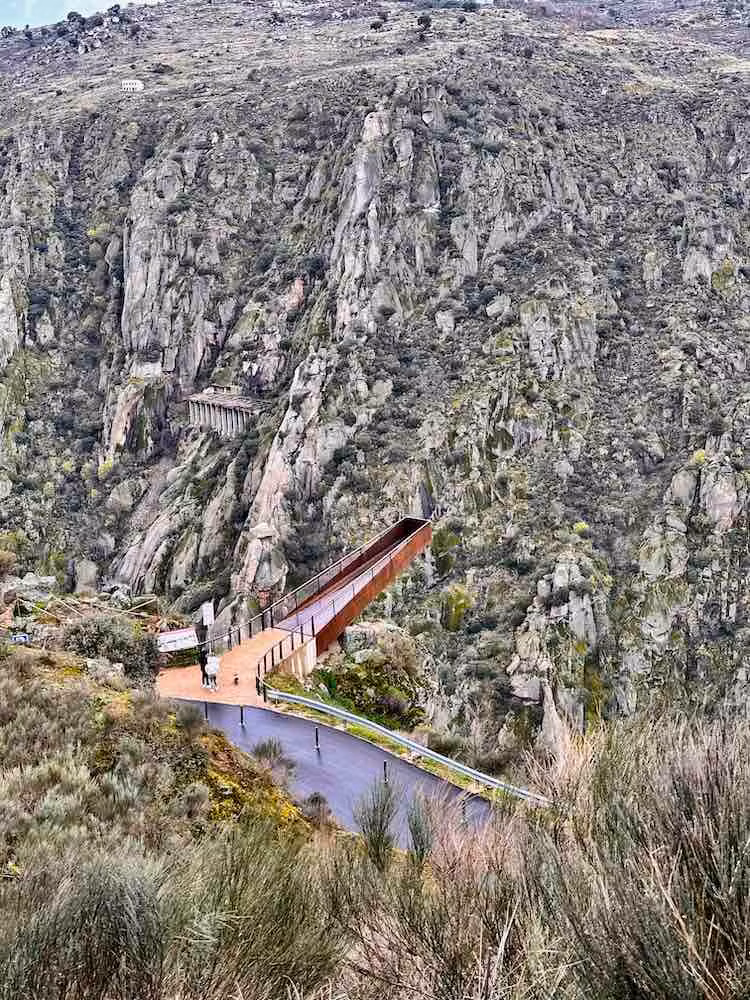 Mirador del Fraile, desde ese lugar se puede ver la presa de Aldeadávila y los impresionantes cañones del Duero.
