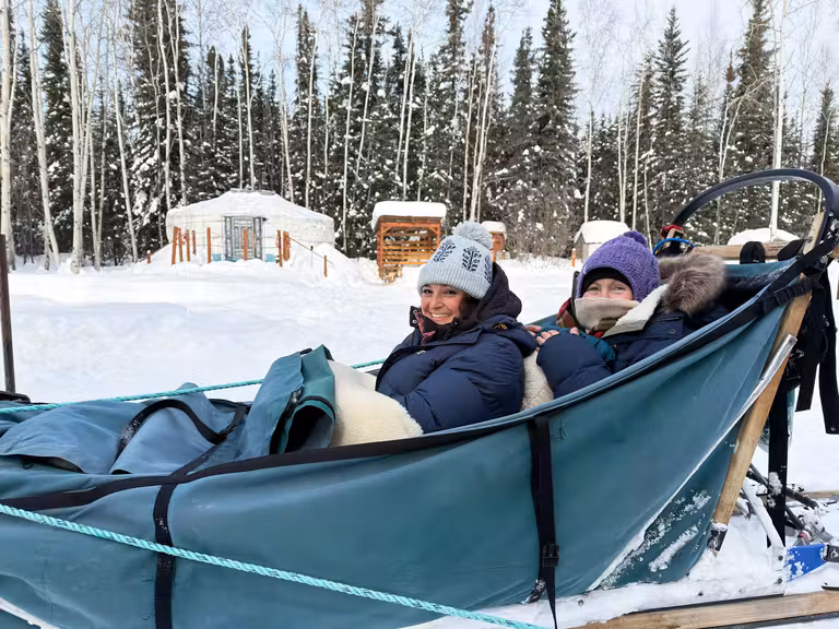 Conociendo el mushing con Amanda Henderson. © Sania Jelic