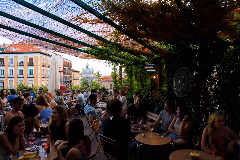 Terraza de El Viajero, en La Latina.  © Agustín Martínez/ Madrid Destino