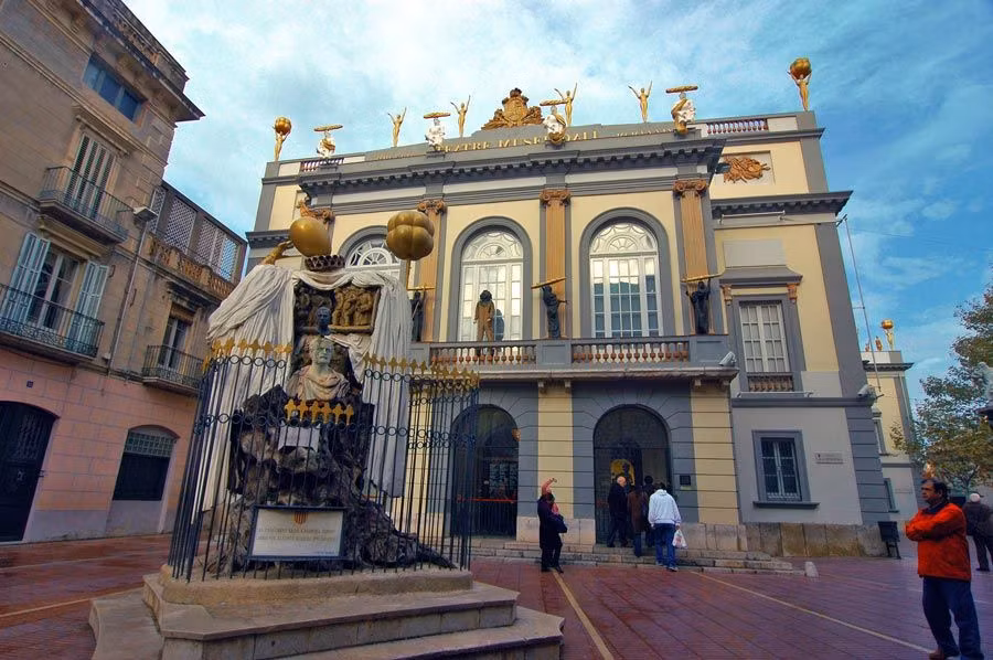 teatro museo dali de figueres triangulo daliniano