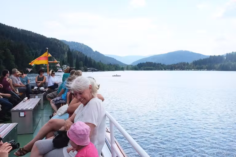 Paseo en barco por el lago Titisee.