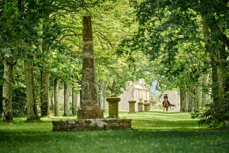 paseo a caballo en el Château de Sibra