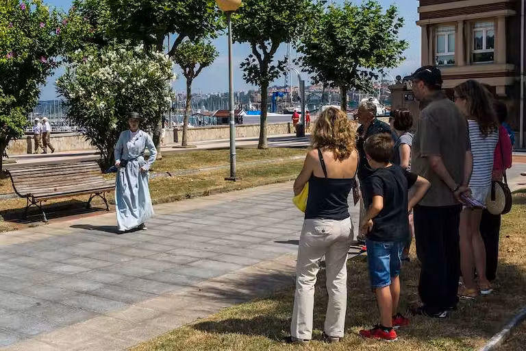 Visita teatralizada uno de los planes familiares en Getxo.