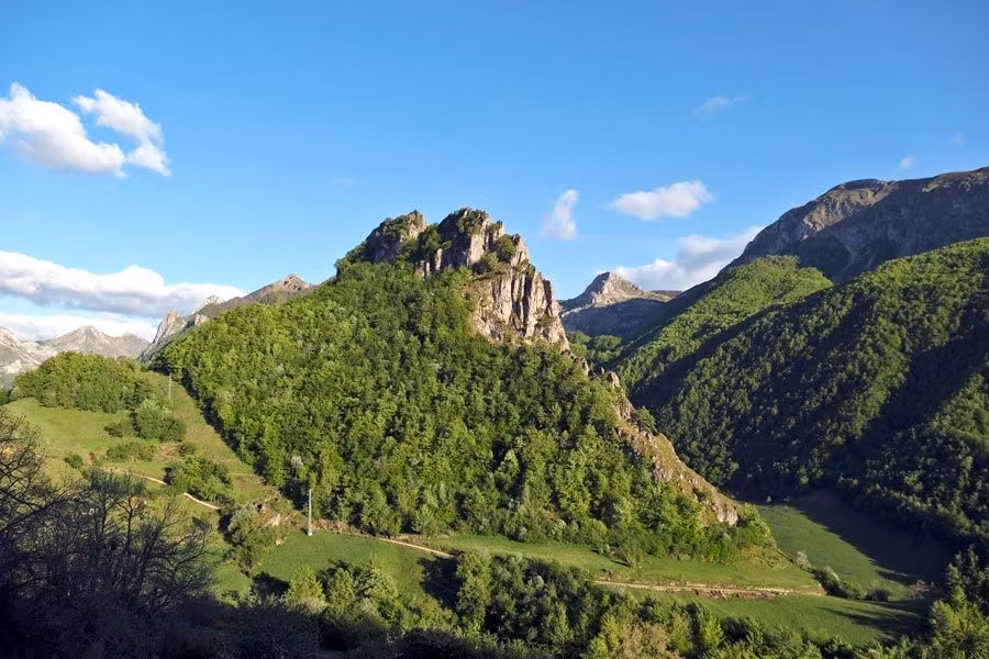 Montañas del Parque Nacional de Somiedo, uno de los entornos de los osos pardos en Asturias