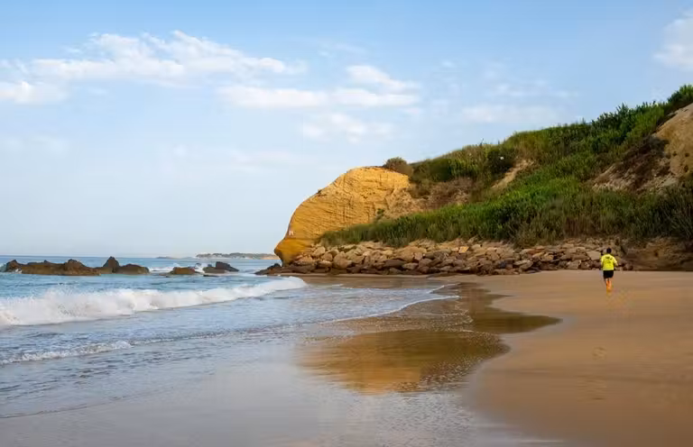 Playa del Roqueo, en Conil (Cádiz).