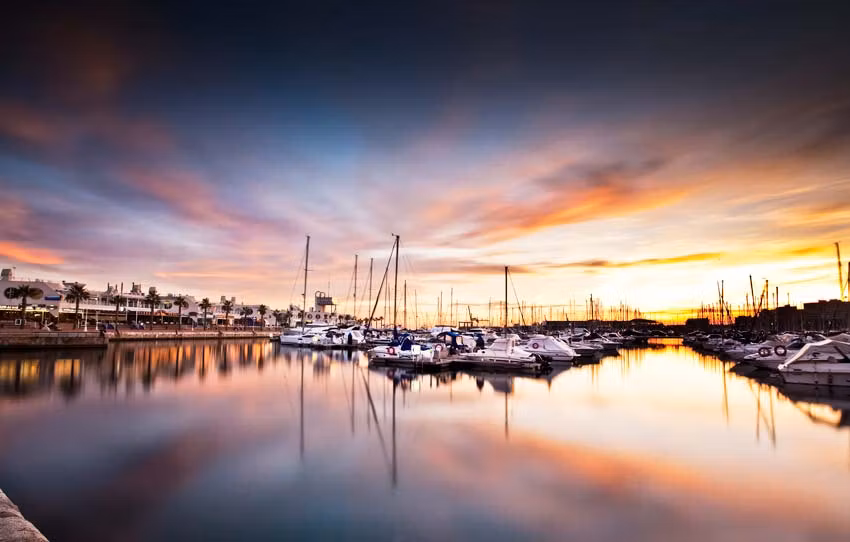 Atardecer en el puerto de Alicante.