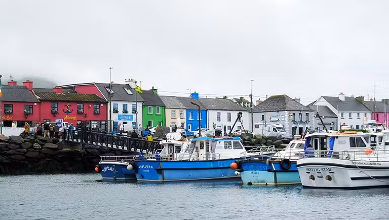 Barcos en el puerto de Potmagee, de donde parten para la isla de Skellig Michael.