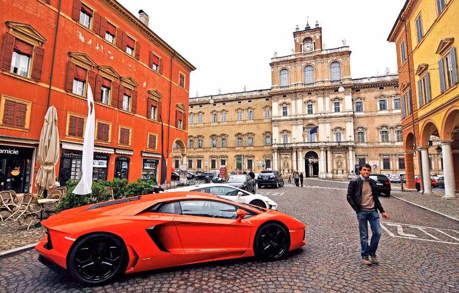 Un ferrari en Módena