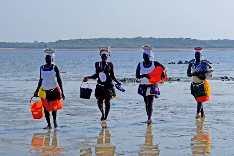 mujeres guinea bisau hotel orango park