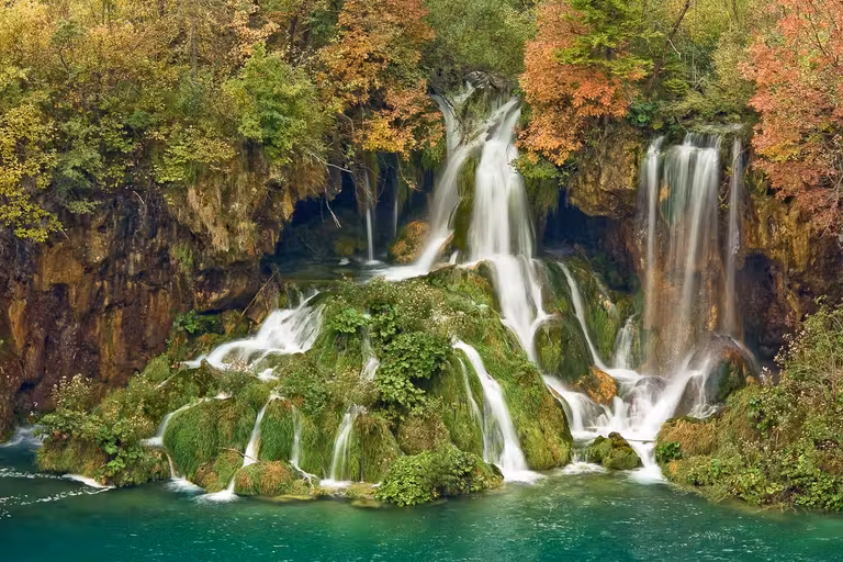 cascada en los lagos de plitvice