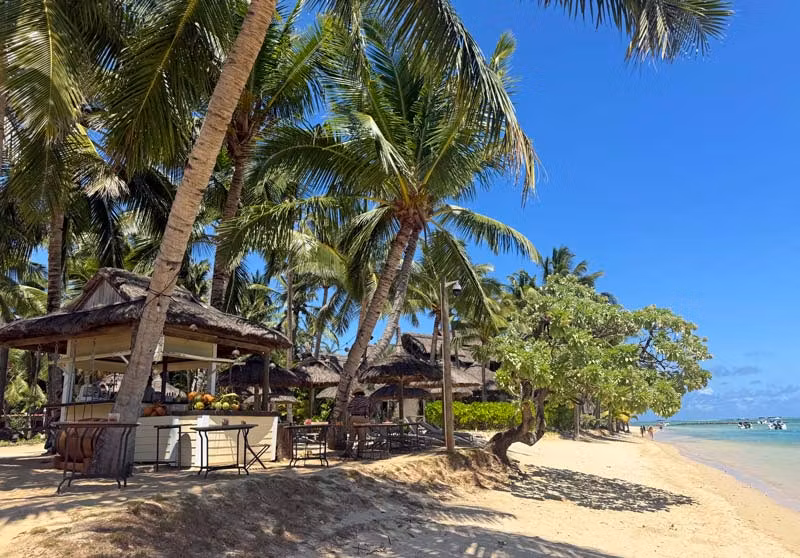 Puesto de cocos situado entre los hoteles Heritage Le Telfair y Heritage Awali.