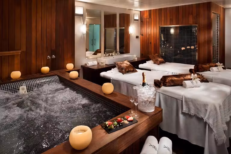 Sala de tratamientos para dos del Yhi Spa en el hotel Melia Sol y Nieve
