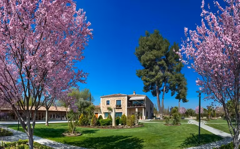 jardín del cigarral del angel custodio en toledo