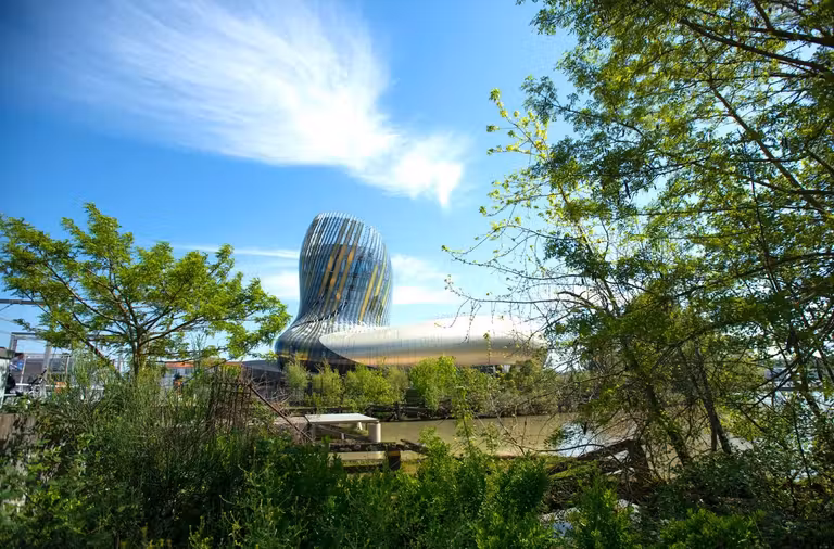 La Ciudad del Vino, visita obligada en Burdeos