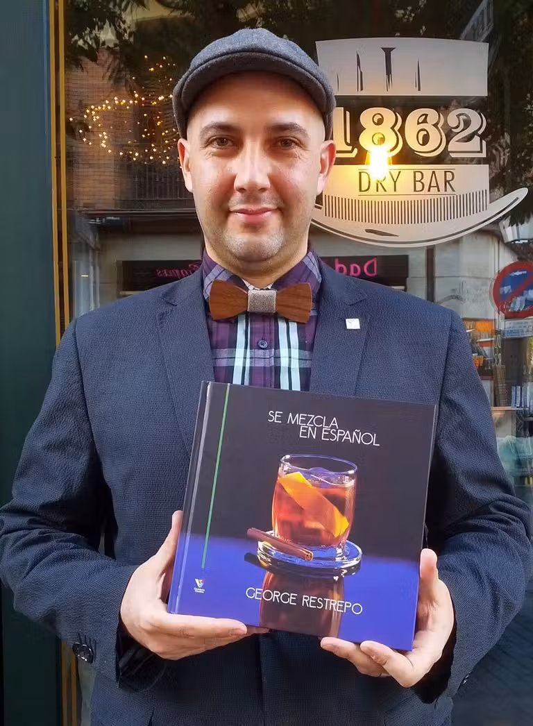 Jorge Restrepo y libro se mezcla en espanol