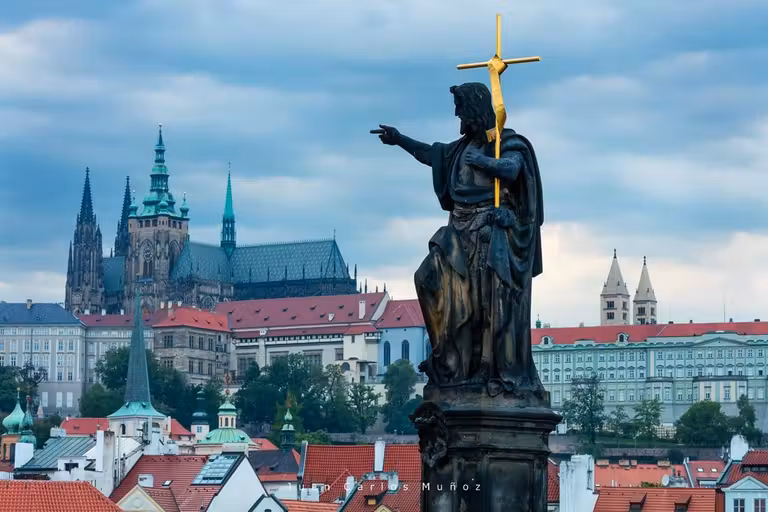 Castillo de Praga desde el Puente de Carlos.