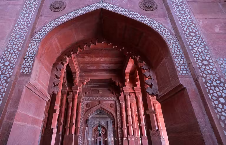 Panch Mahal, palacete de aire budista destinado a la diversión de las mujeres.