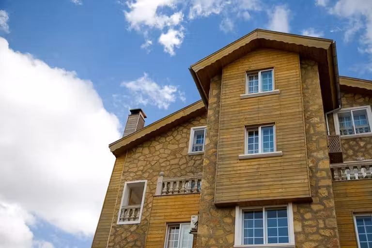 hotel en ifrane de aspecto suizo