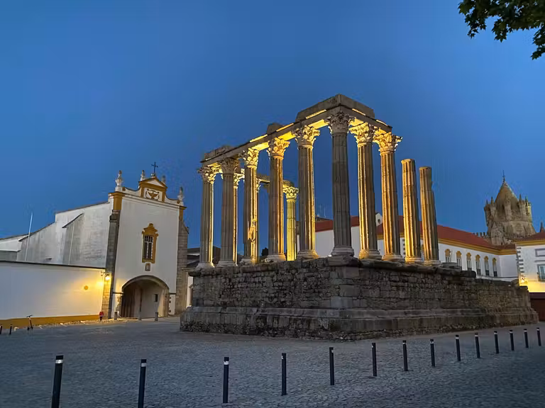 Templo romano de Évora.
