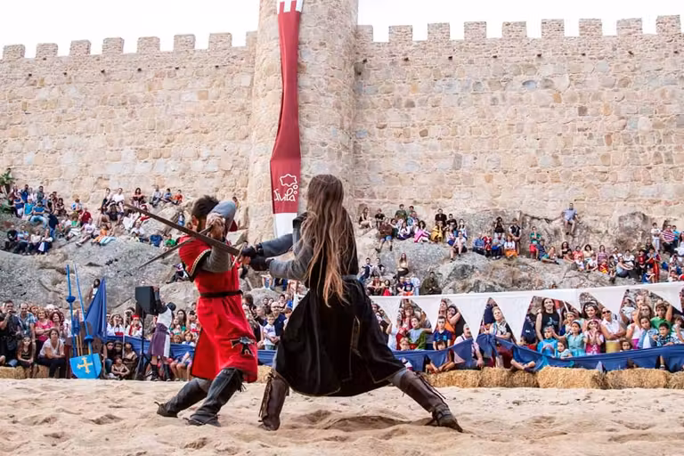Las luchas con espadas son de un gran realismo.