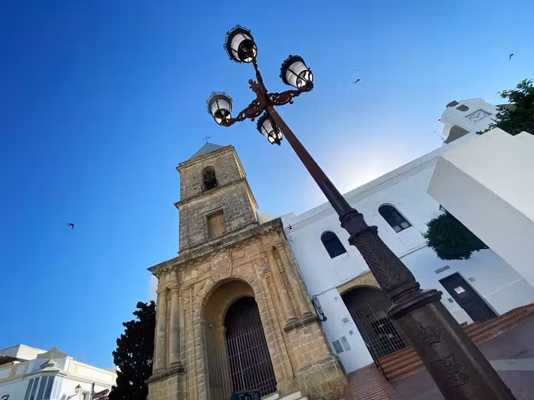 Iglesia de Santa Catalina con fachada de piedra ostionera