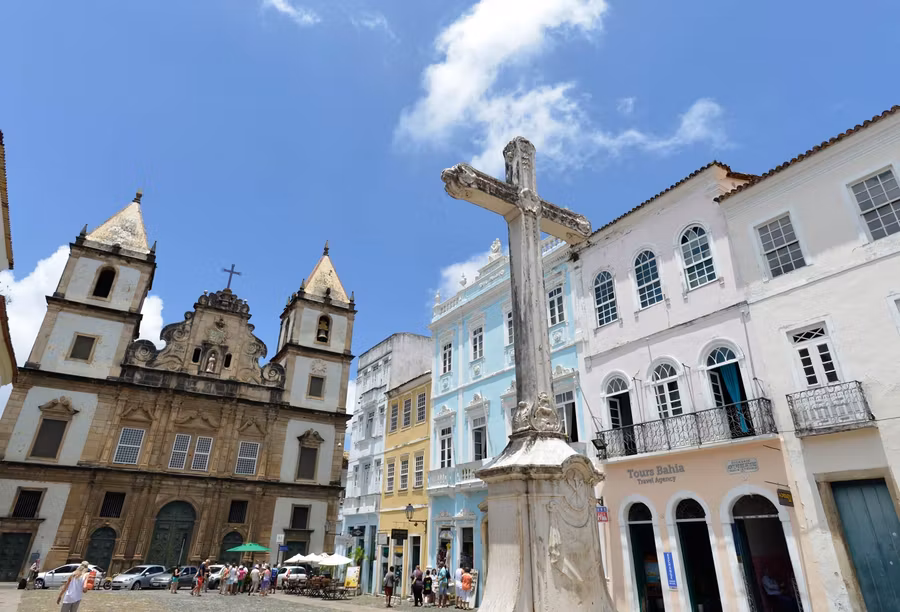 Plaza da Sé, con la iglesia de San Francisco al fondo.