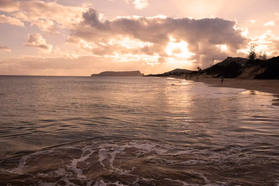 Playa de Porto Santo, a los pies de Vila Baleira.