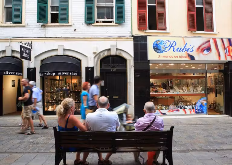 Ir de compras es una de las actividades más populares en un viaje a Gibraltar