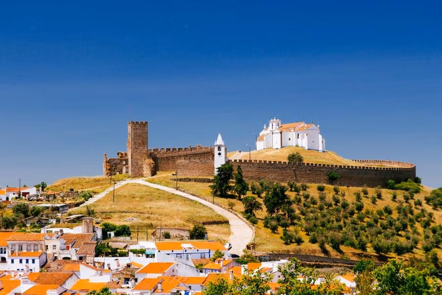Castillo y ermita de Arraiolos, en el Alentejo.