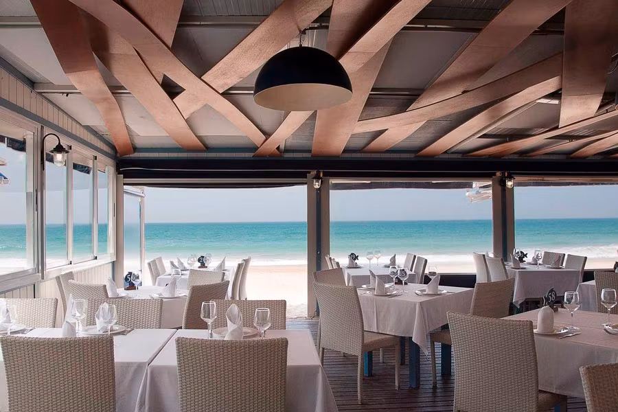 Comedor del restaurante La Fontanilla, en Conil de la Frontera