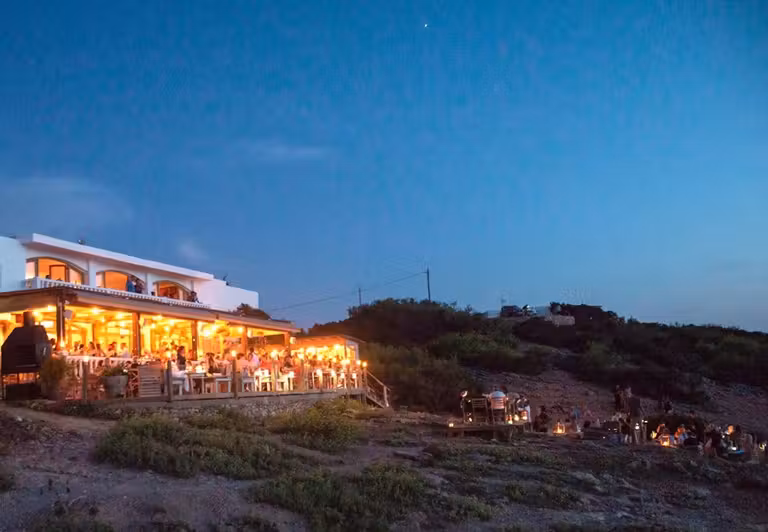 Terraza del Hostal La Torre, ibiza romantica, ibiza en pareja, restaurantes romanticos ibiza