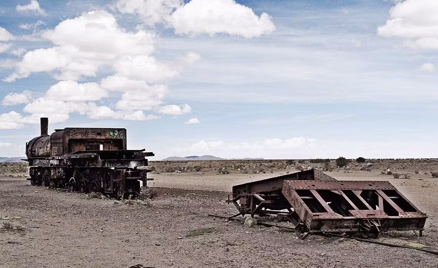 Cementerio del tren en el Salar de Uyuni.