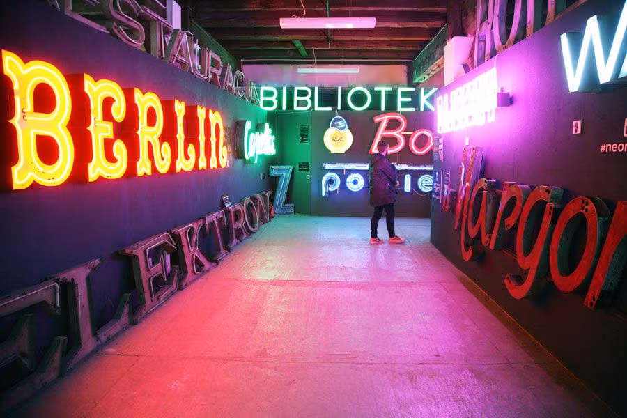 museo de los neones en Varsovia