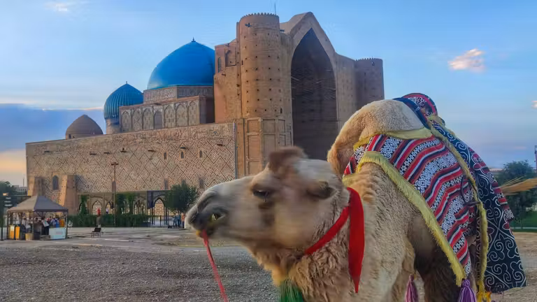 Lateral del mausoleo de Khoja Ahmed Yasawi.