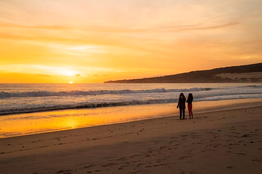 playa valdevaqueros, playa tarifa, viaje amigas