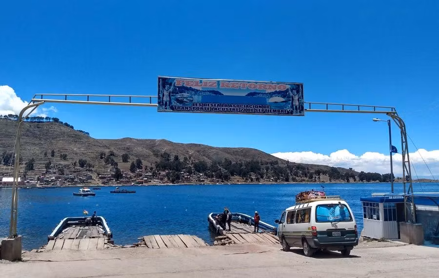 barcos lago titicaca
