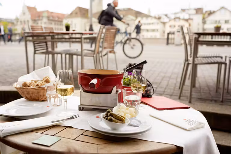 Fondue en Zunfthaus zur Zimmerleuten.