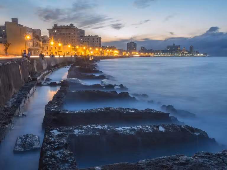 El Malecón al atardecer.