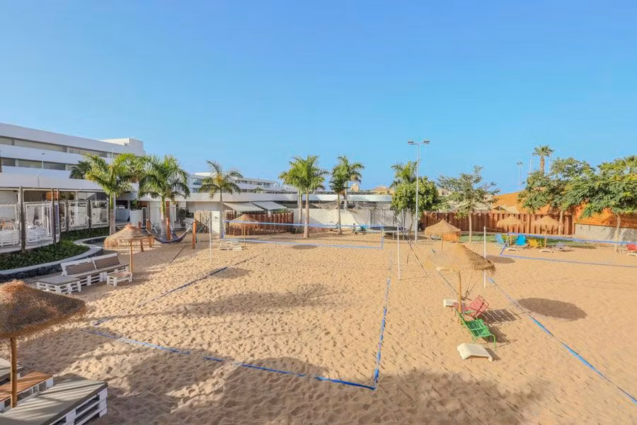 Pistas de voley playa en el Baobab Suites