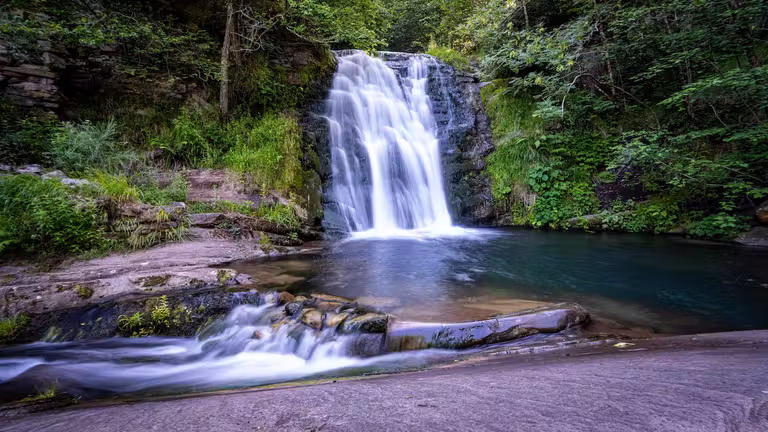 Cascada de Cícera, en Peñarrubia (Cantabria).